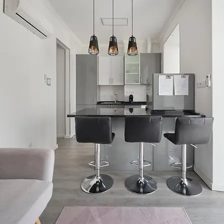 Apartment New 3 Bedroom Flat With River On Sight @alameda *