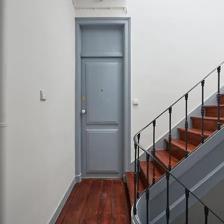 New 3 Bedroom Flat With River On Sight @alameda *