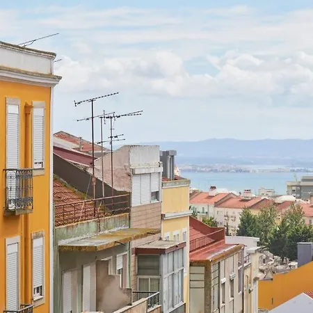 New 3 Bedroom Flat With River On Sight @alameda ליסבון