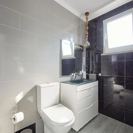 New 3 Bedroom Flat With River On Sight @alameda ליסבון