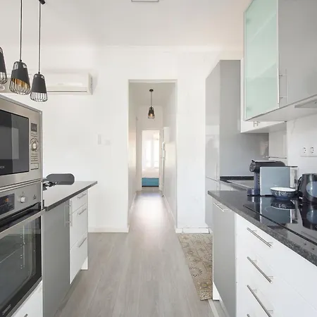 New 3 Bedroom Flat With River On Sight @alameda ליסבון