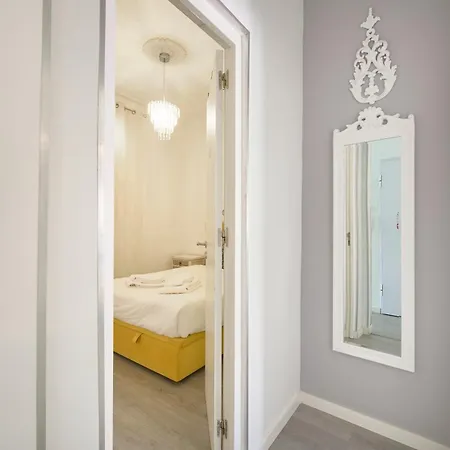아파트 New 3 Bedroom Flat With River On Sight @alameda