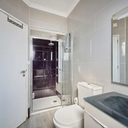 New 3 Bedroom Flat With River On Sight @alameda ליסבון