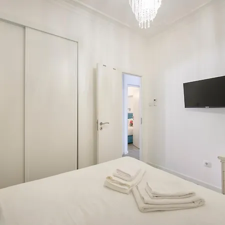 New 3 Bedroom Flat With River On Sight @alameda 아파트