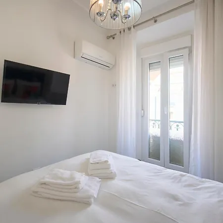 아파트 New 3 Bedroom Flat With River On Sight @alameda
