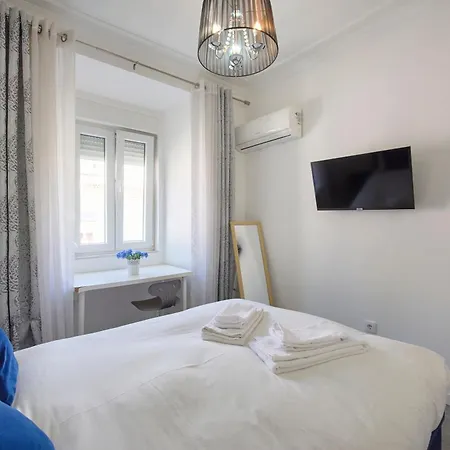 New 3 Bedroom Flat With River On Sight @alameda 아파트 *