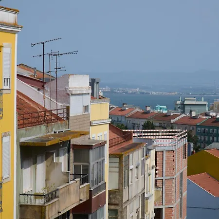 New 3 Bedroom Flat With River On Sight @alameda * Lisboa