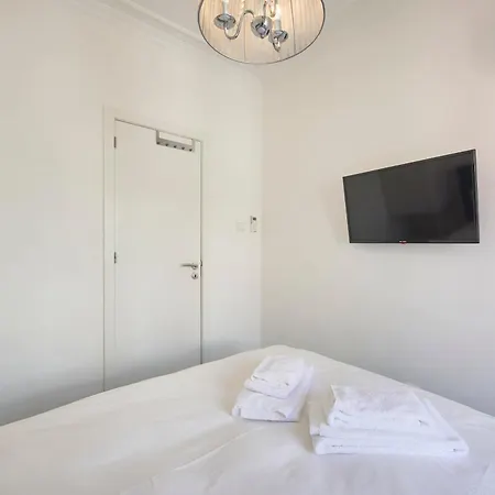 New 3 Bedroom Flat With River On Sight @alameda * Lisbon