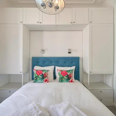 New 3 Bedroom Flat With River On Sight @alameda *