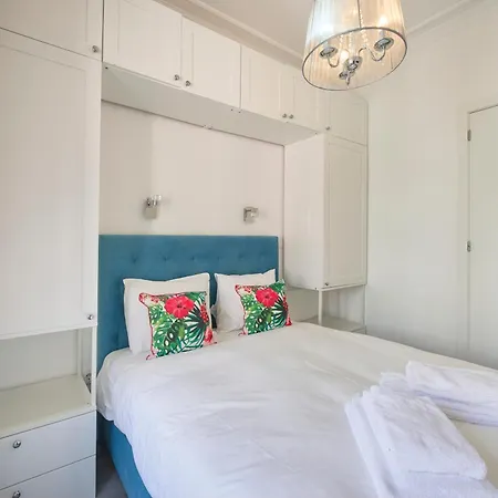 New 3 Bedroom Flat With River On Sight @alameda Apartment